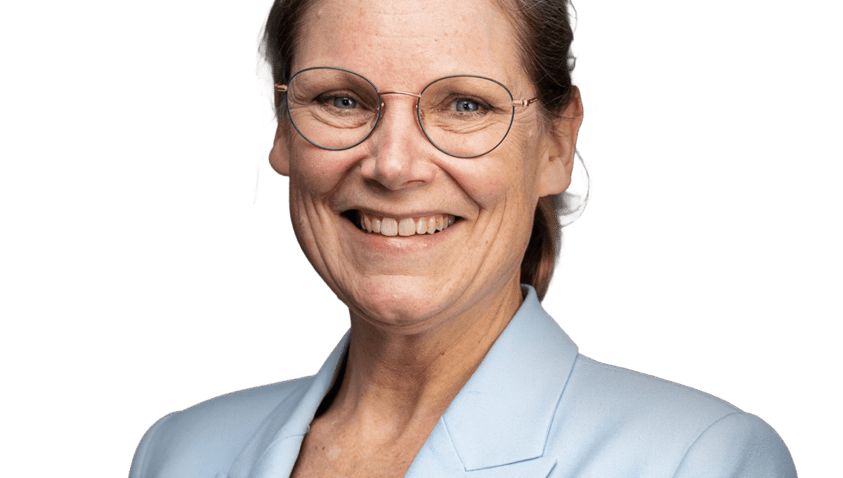 A headshot of Julie Bowman